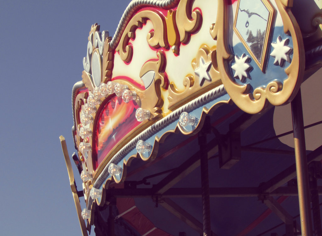 Picture of the decorative top of a carousel 