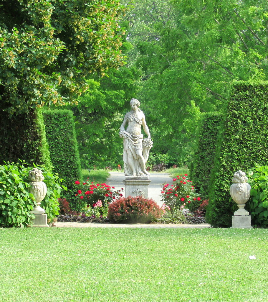 Center statue in the garden